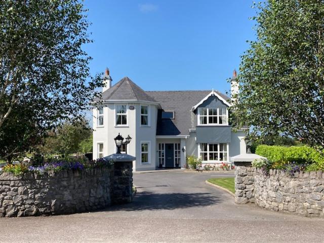 Tailors Lodge, Continental Breakfast Castleisland Exterior photo